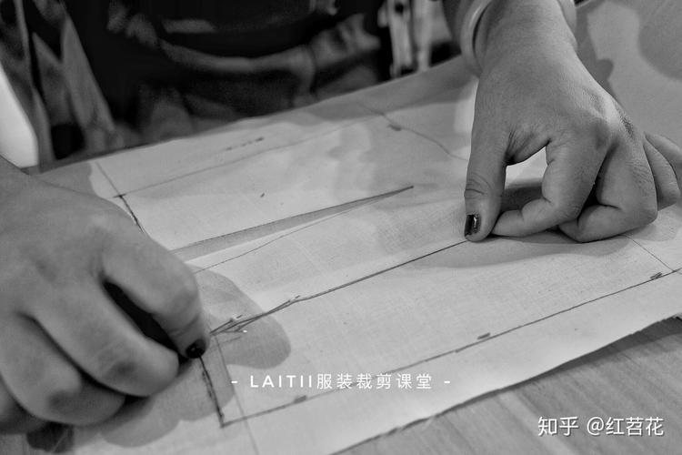 红苕花花花儿 一枚大学服装设计教书匠人